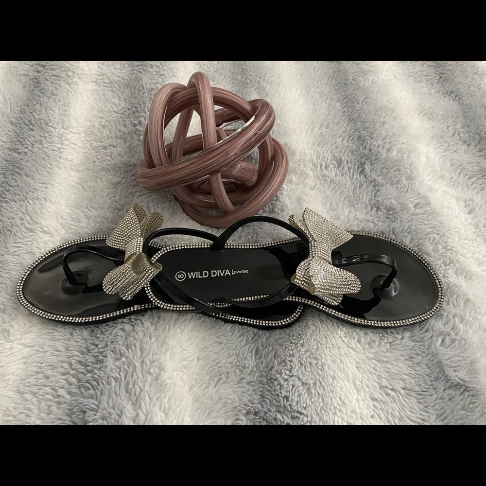 NWOT-Wild Diva Black Rhinestone Flat Flip Flops
